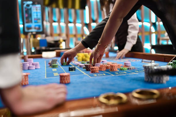 Golden Toad slot game interface on fungame mobile app showing reel layout and stake controls